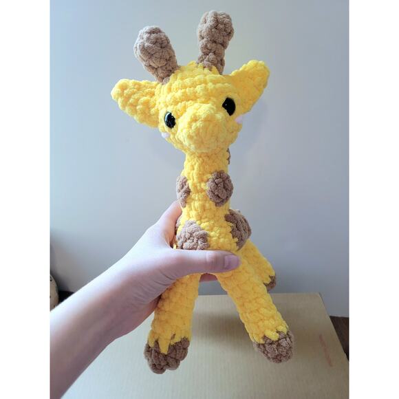 Crochet Giraffe Stuffed Animal Chenille Soft Yarn Yellow Standing - Picture 4 of 4